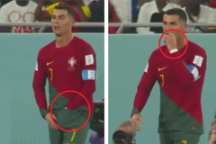 Fanoušci řeší záhadu. Co ukrývá Ronaldo ve svých trenýrkách?