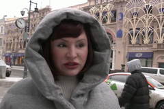 NATO s námi válčí a těm nacistům dodává vybavení. Co očekávají Moskvané od druhého roku války?