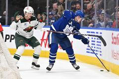 David Kämpf v zápase NHL mezi Torontem a Minnesotou