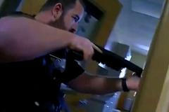 Video: Stačily jim pouhé čtyři minuty. Rychlá reakce policistů zachránila životy