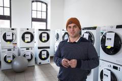 Opravárna Holešovice, obchod s vrácenou nebo opravenou elektronikou, pračky, běžecké pásy, Opravme Česko, zakladatel projektu Jan Charvát, cirkulární ekonomika