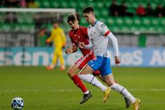 Artur Craciun a Tomáš Čvančara v kvalifikačním zápase ME 2024 Moldavsko - Česko