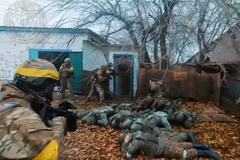 Útok elitní ukrajinské jednotky Kraken na vesnici v Luhanské oblasti