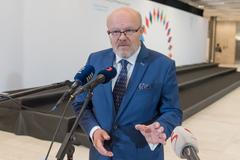 Ministr zdravotnictví Vlastimil Válek