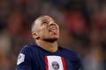 Kylian Mbappé v zápase francouzské ligy mezi Lens a PSG