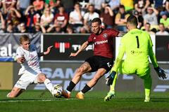 fotbal, Fortuna:Liga 2022/2023, Slovácko - Sparta, Vlasij Sinjavskij, Lukáš Haraslín, penalta