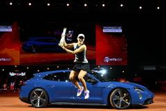 Sestřih finálového utkání na turnaji ve Stuttgartu mezi Igou Šwiatekovou a Arynou Sabalenkovou