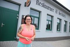 Prostě jsme chtěli zpátky hospodu, říká žena z rodiny, které tornádo vzalo hospodu