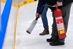 Oprava ledu při 3. čtvrtfinále play off hokejové extraligy Kometa Brno - Vítkovice