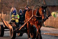 "Ať je Bůh zničí." Ukrajinci pohraniční oblasti neopustí, i když žijí vedle nepřítele
