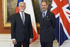 Princ Edward, Petr Pavel