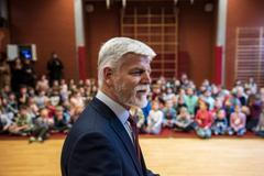 Záznam: Prezident Pavel představil svůj oficiální portrét, známku i portrét prezidentského páru