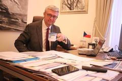 Havlíček ukázal, jaký je pedant na podřízené. Podle této tabulky je kontroluji, musí pracovat, řekl