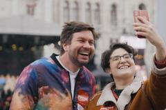 Jeden svět, film To musíte zažít.