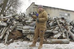 Trosky jako klíčové důkazy. Zbytky raket v Charkově mohou prokázat válečný zločin