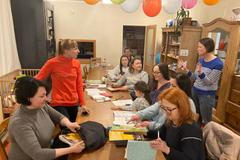 Ukrajinské ženy při výuce českého jazyka v Litomyšli, kde funguje kurz díky dobrovolné práci lektorky. Mnozí Ukrajinci různého věku marně shání právě kurzy češtiny.