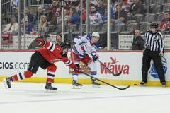 Sestřih utkání New Jersey - New York Rangers včetně gólu Filipa Chytila