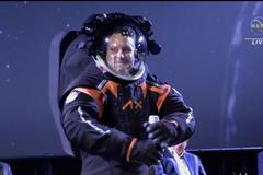 NASA představila nové skafandry, s nimiž astronauti přistanou i na Měsíci