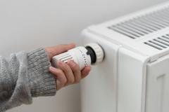Ilustrační foto, topení, teplo, radiátor, centrální topení, zima, úspora, teplota, inflace, energie, peníze, náklady, domácnost, snižování teploty, zastropování