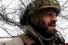 „Smějeme se, abychom nebrečeli“ Bomby přerušili rozhovor s vojákem. Všichni běželi zachraňovat