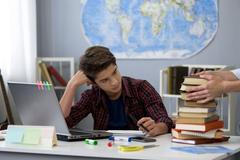 Online výuka, domácí úkoly, domácí učení, žáci, rodiče, rodina