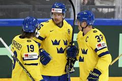 Švédové slaví gól v zápase Švédsko - Maďarsko na MS 2023