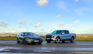 Ford F 150 Lightning a Tesla S Plaid