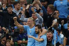 Bernardo Silva a Erling Haaland slaví gól Manchesteru City v semifinále Ligy mistrů