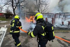 požár, stáje, hasiči