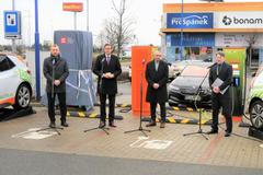 Nabíječka elektromobilů ČEZ, ministr Kupka