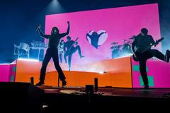 Bring Me The Horizon: Strangers