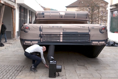 Česká firma je špičkou ve výrobě falešných zbraní. Raději by ale vyráběla hračky