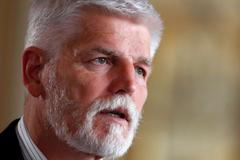 Opozice by měla nabízet alternativu vládě, řekl prezident poslancům