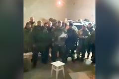 "Nemáme výcvik, odmítáme plnit rozkazy." Ruští vojáci se bouří ve virálním videu