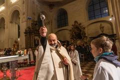 Velikonoční vigilie v kostele U nejsvětějšího Salvátora v Praze