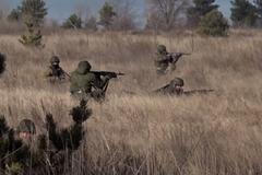 Ukrajinci varují před masivní ruskou ofenzivou: „Mají rádi symboly. Útoky mohou vést po dvou osách“.