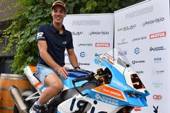 Oliver König s Kawasaki před závodem MS superbiků v Mostě 2023