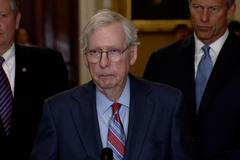 „Jste v pořádku?“ Přední republikán, starý jako Biden, náhle ztuhnul a ztratil řeč