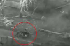 Zraněné kolegy nechal pod palbou. Ruský voják si ke zbabělému útěku pomohl krádeží