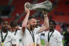 Fanoušky West Hamu v Praze napadli ultras Fiorentiny, fotbalisté je večer pomstili