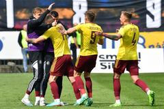fotbal, Fortuna:Liga 2022/2023, Olomouc - Sparta, radost fotbalistů Sparty