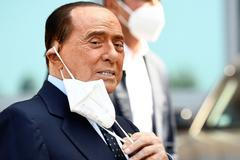 Silvio Berlusconi, koronavirus, nemocnice, rouška, Itálie