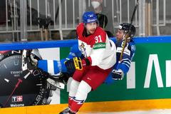 Lukáš Klok a Iiro Pakarinen ve čtvrtfinále Česko - Finsko na MS 2021