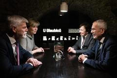 Petr Pavel, zvolený prezident, Eva Pavlová, manželka, Alexander Van der Bellen, prezident, politik, Doris Schmidauerová, manželka