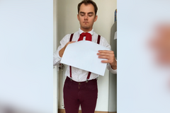 Tiktoker radí, jak si poradit s otravnými muškami v letních měsících