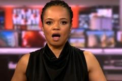 Moderátorka se nečekaně objevila znovu na obrazovce. Její chování pobavilo sítě