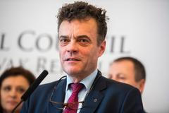 Zaměstnanec senátora Czernina napadl dvě kontrolorky z potravinářské inspekce