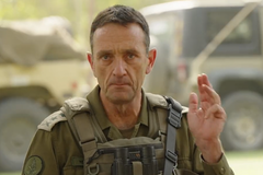 "Bude útok za útokem. Už jsme připraveni úplně zničit Hamás," prohlásil šéf izraelské armády