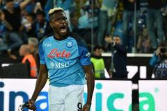 Victor Osimhen slaví gól v zápase Udine - Neapol