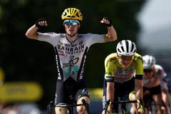 Pello Bilbao slaví vítězství v desáté etapě Tour de France 2023